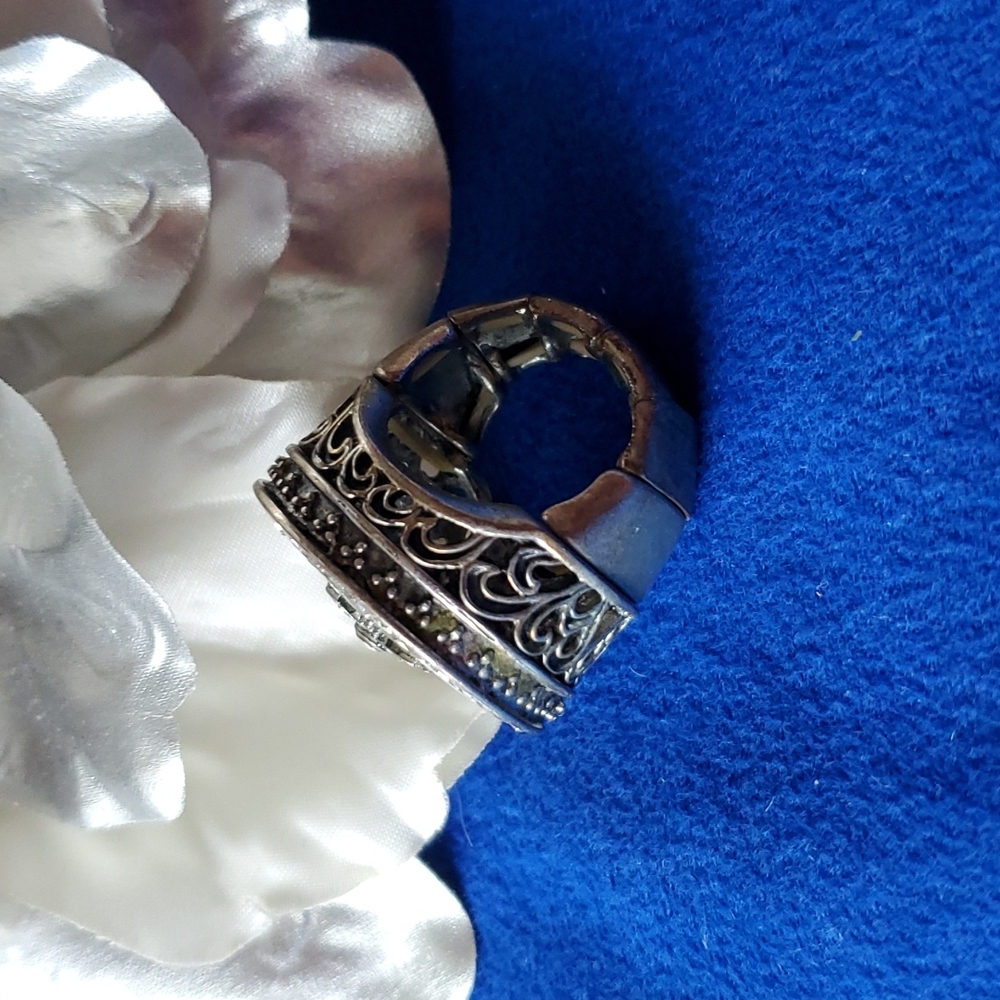 Ring $8 - Picture 2 of 8